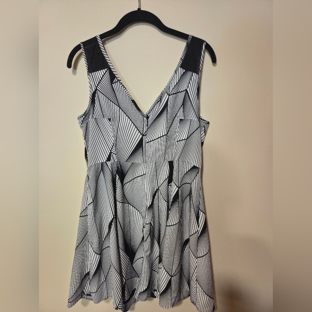Worthington Black and White Geometric Dress Size 12P